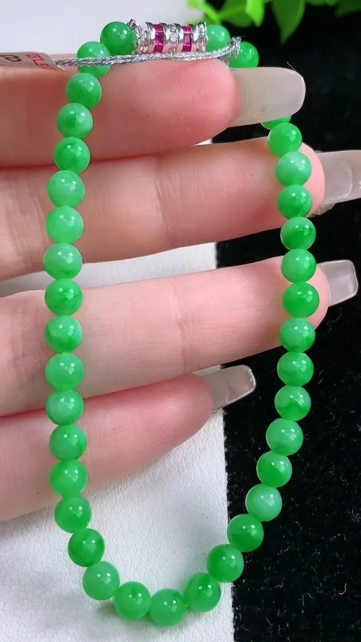 天然A货翡翠圆珠手串，尺寸5-38颗，重量:8.33g1月29日
工厂直销收藏佳品,种好水足，色泽均匀，有种有色，上手高大气！
