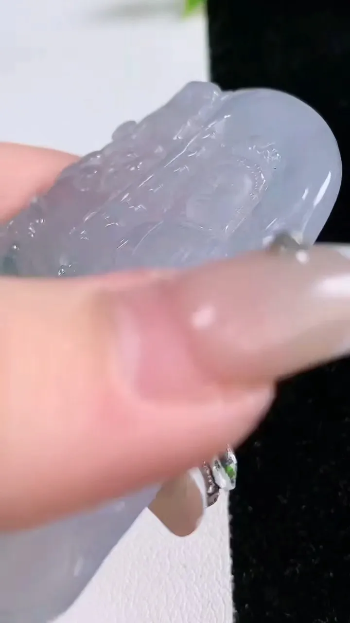 天然A货翡翠种飘花文殊菩萨吊坠，尺寸69.5-42.5-6.2，重量:44.85g
1月29日