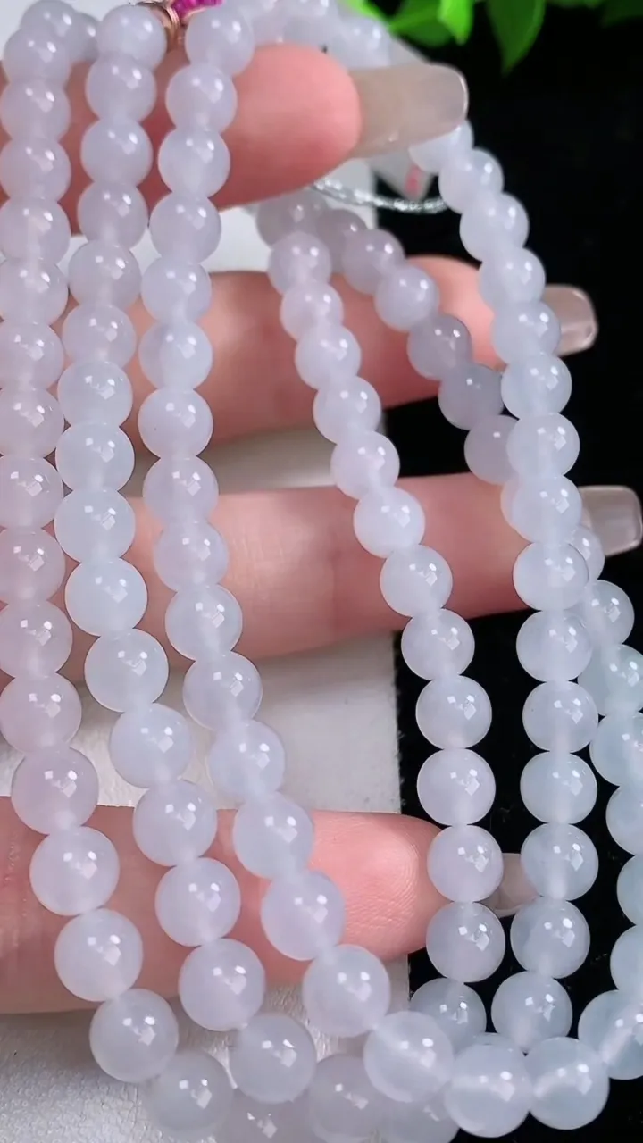 天然A货翡翠圆珠项链，尺寸5.9-112颗，重量:42.06g
1月29日