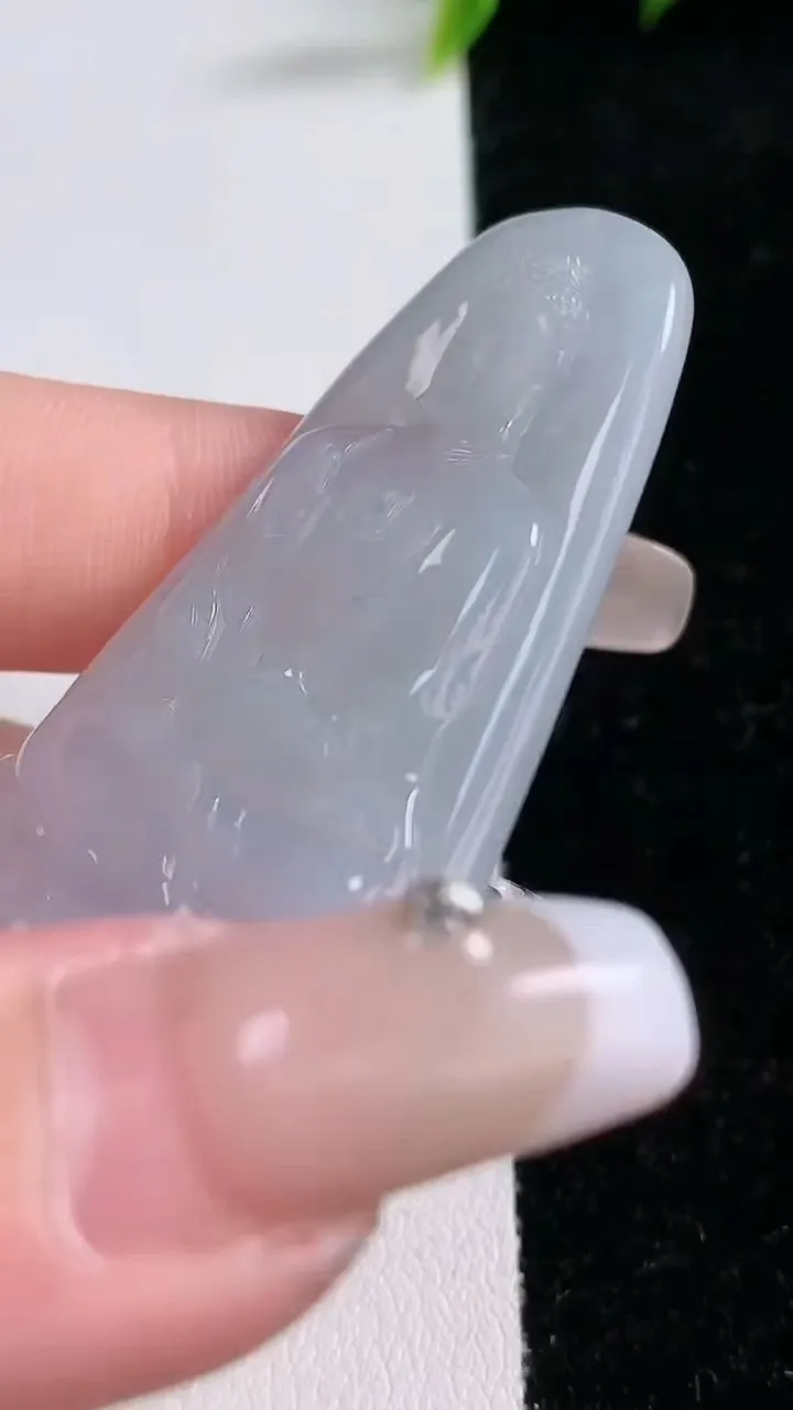 天然A货翡翠阿弥陀佛吊坠，尺寸57.5-31.2-5.4，重量:19.25g
1月29日