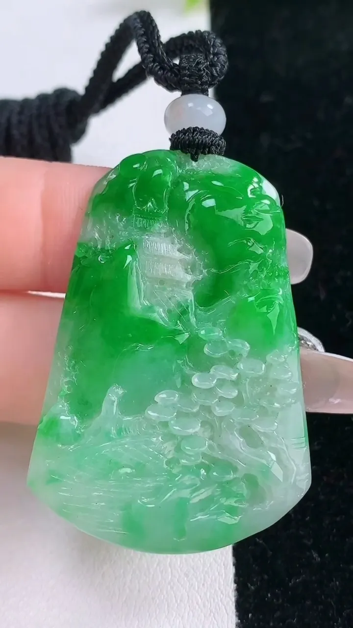 天然A货翡翠山水牌吊坠，尺寸45-30.6-4.4，重量:17.23g
1月29日