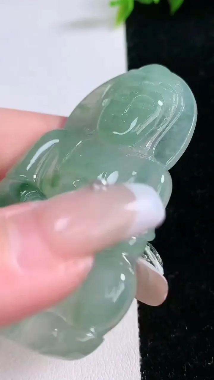 天然A货翡翠观音菩萨吊坠，尺寸64.8-42-5.3，重量:26.29g
1月29日