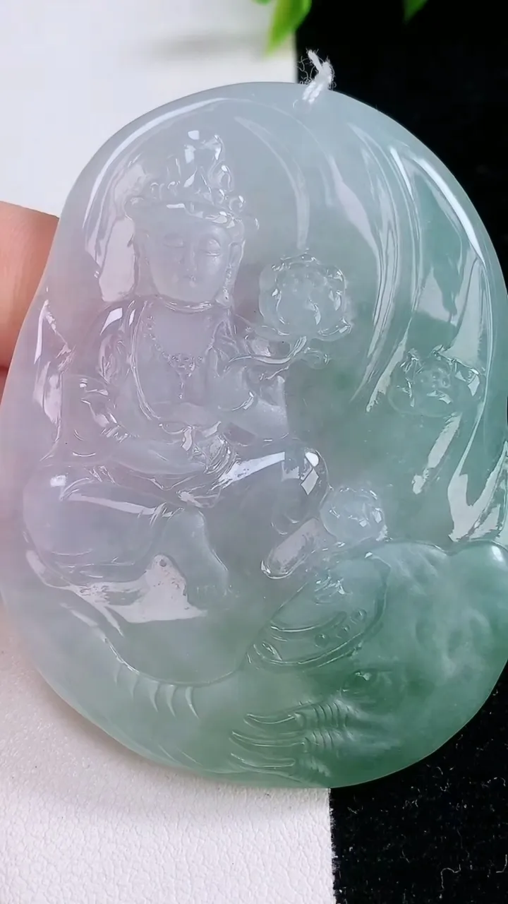 天然A货翡翠普贤菩萨吊坠，尺寸66.6-50-5.2，重量:46.54g
1月29日