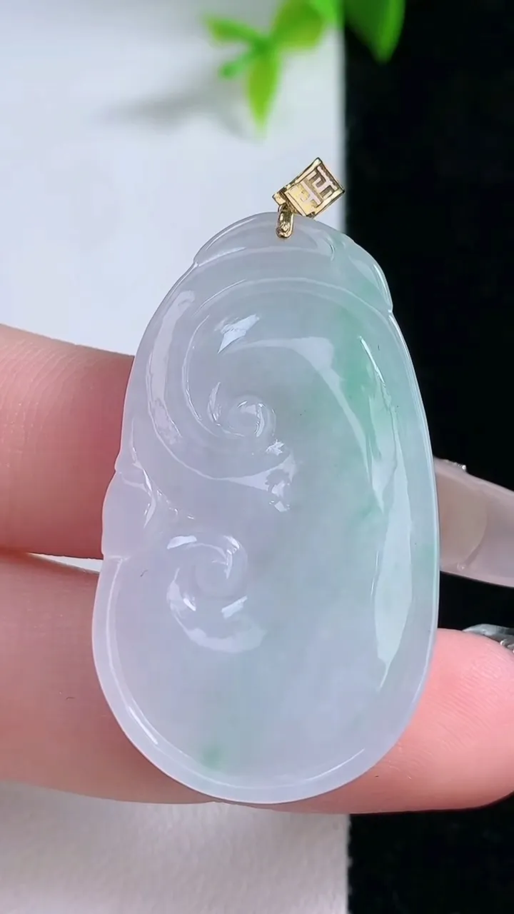 天然A货翡翠如意吊坠，尺寸38.7-22.2-5.8，重量:9.59g
1月29日