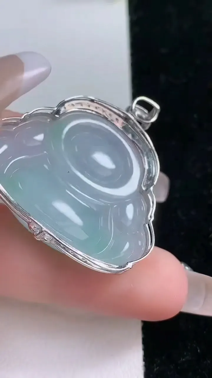 天然A货翡翠佛公吊坠，尺寸37.7-26.8-33.8-9，重量:11.14g
1月29日