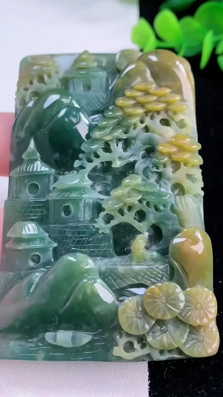 天然A货翡翠蓝水双彩山水牌吊坠，尺寸75-48-13.8，重:102.98g
1月29日