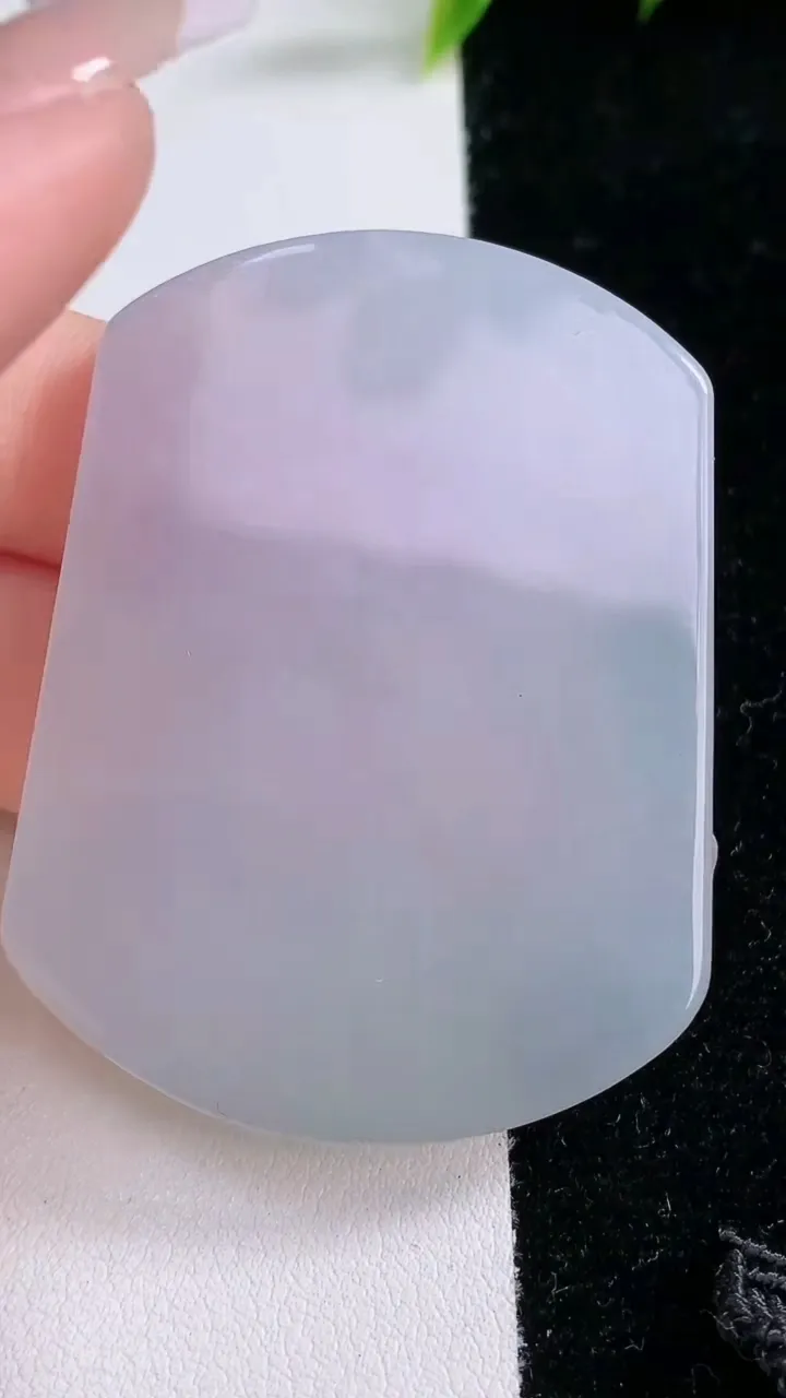 天然A货翡翠冰种紫罗兰无事牌镶嵌件，尺寸53.6-40.7-5.4，重量:35.62g
1月29日