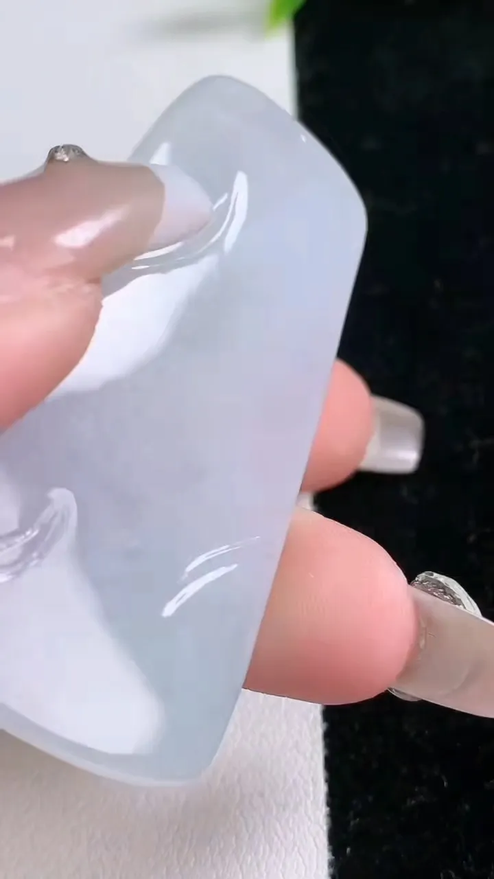 天然A货翡翠普贤菩萨吊坠，尺寸58.2-29-5.8，重量:22.98g
1月29日