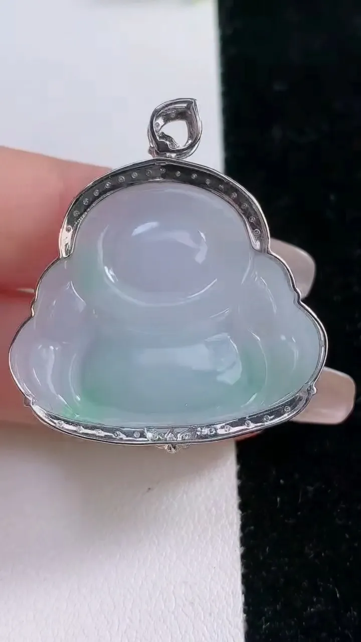 天然A货翡翠佛公吊坠，尺寸37.7-26.8-33.8-9，重量:11.14g
1月29日