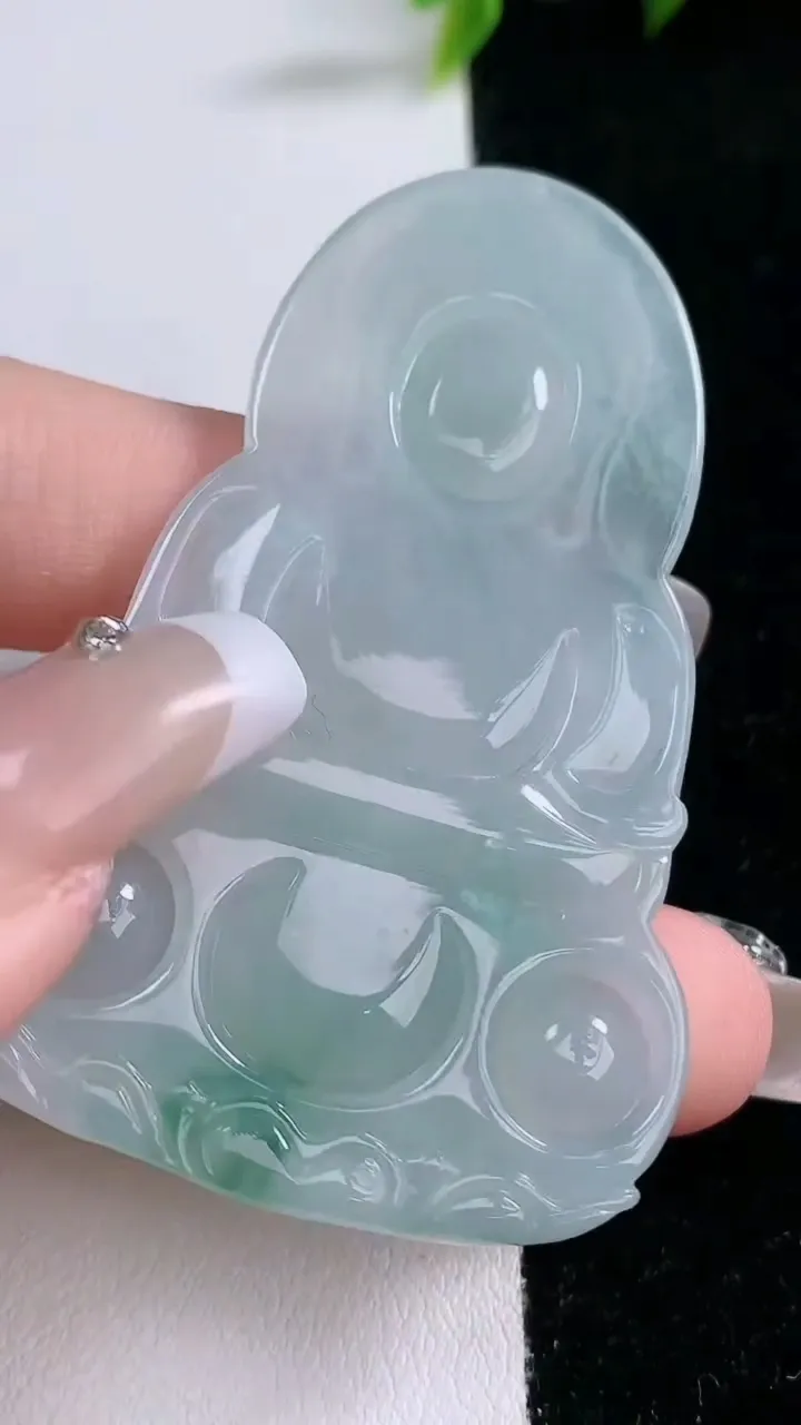 天然A货翡翠飘花观音菩萨吊坠，尺寸61.7-38.8-5，重量:22.97g
1月29日