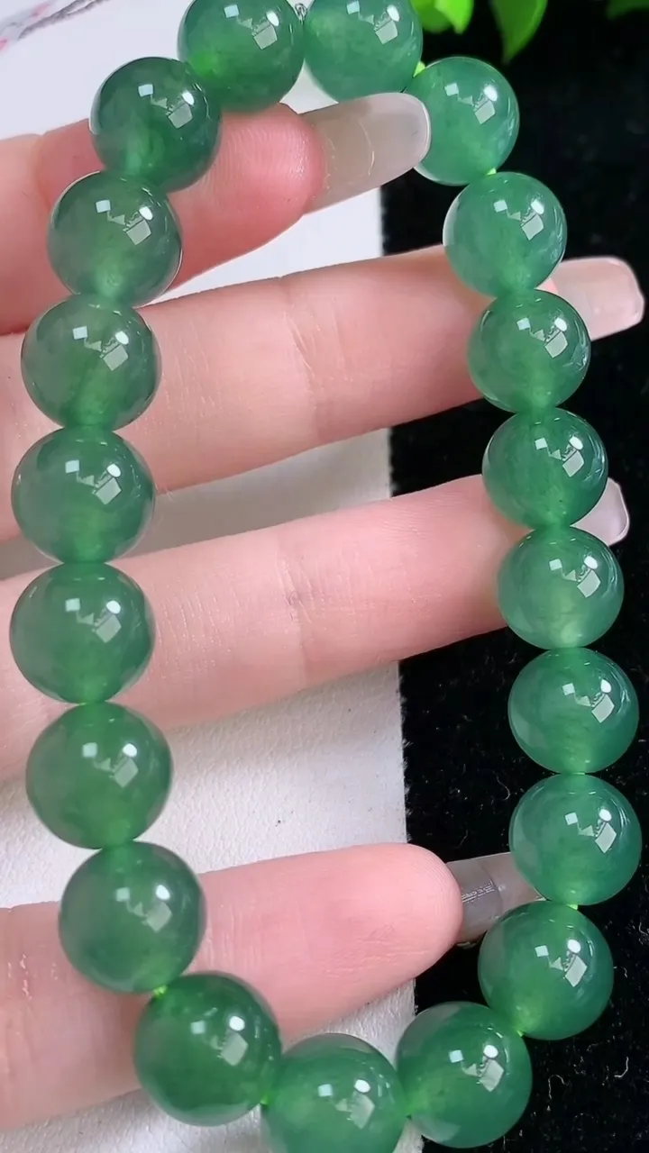 天然A货翡翠圆珠手串，尺寸10-20颗，重量:33.77g1月29日
工厂直销收藏佳品,种好水足，色