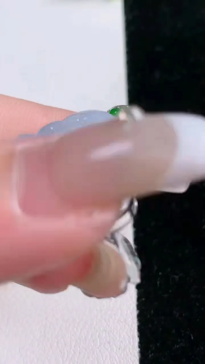 天然A货翡翠佛公吊坠，尺寸37.7-26.8-33.8-9，重量:11.14g
1月29日