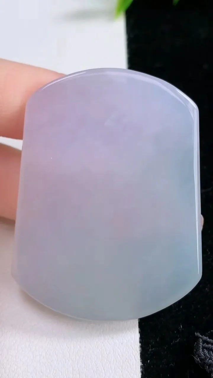 天然A货翡翠冰种紫罗兰无事牌镶嵌件，尺寸53.6-40.7-5.4，重量:35.62g
1月29日