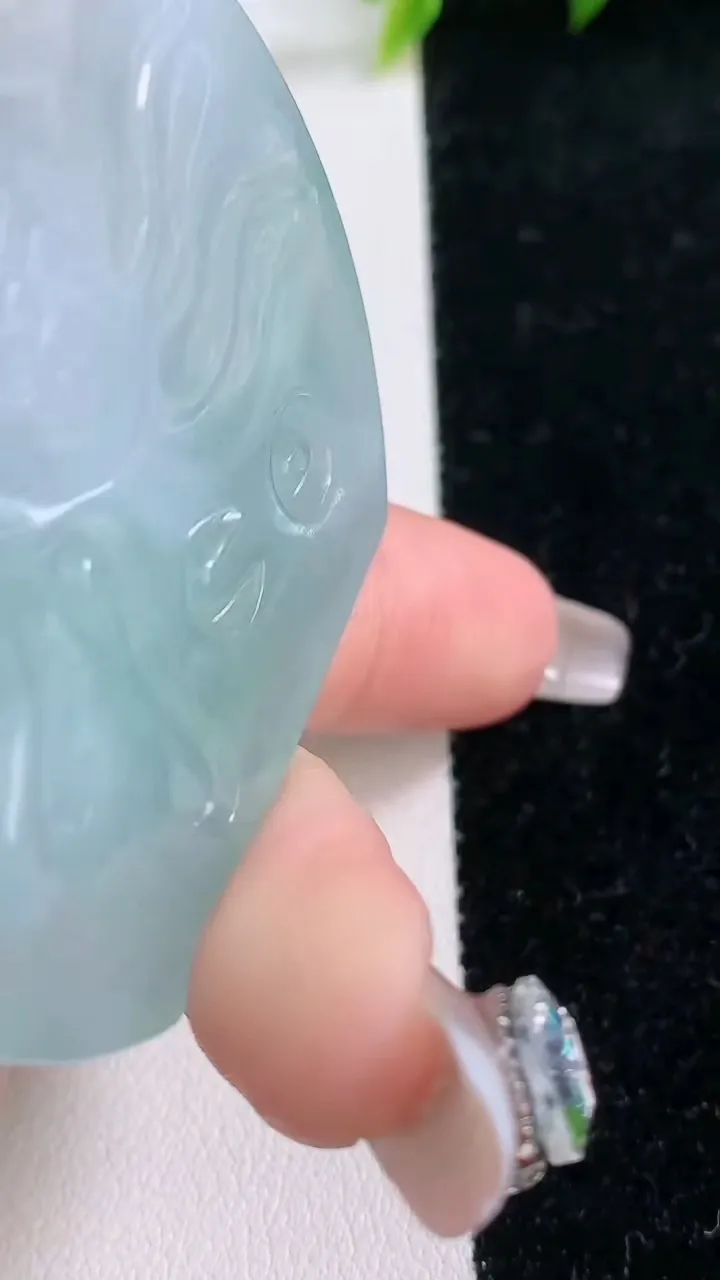 天然A货翡翠文殊菩萨吊坠，尺寸56-47.3-7，重量:44.97g
1月29日