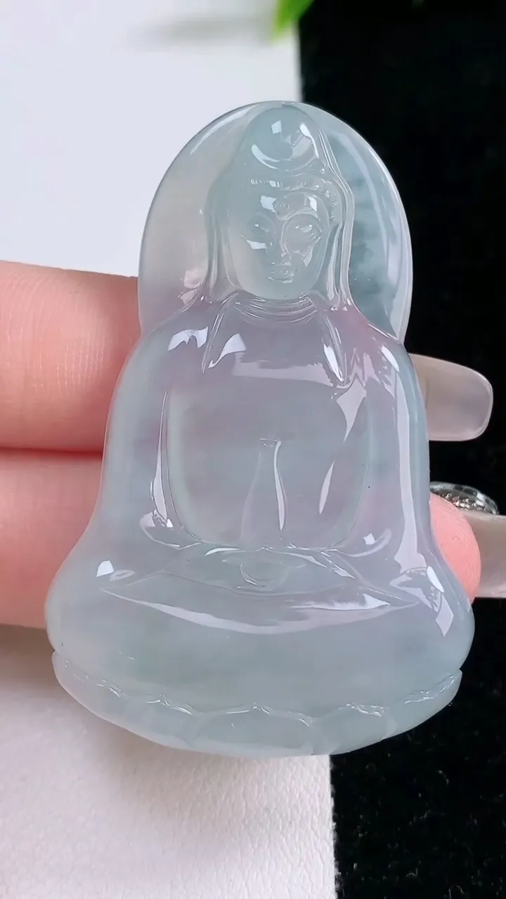 天然A货翡翠观音菩萨吊坠，尺寸53.4-34.6-5.7，重量:18.99g
1月29日