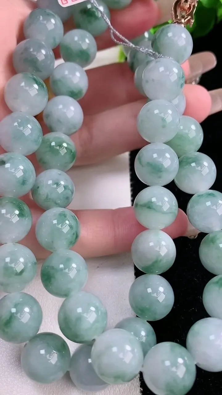 天然A货翡翠飘花圆珠项链，尺寸11.5-45颗，重量:122.19g1月29日
工厂直销收藏佳品,种