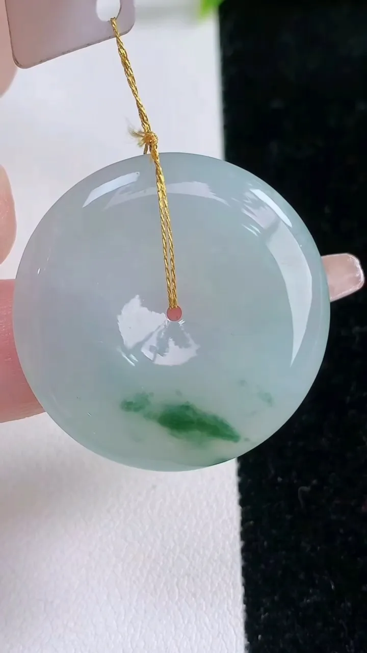 天然A货翡翠飘花平安扣吊坠，尺寸32-4.8，重量:11.92g
1月29日