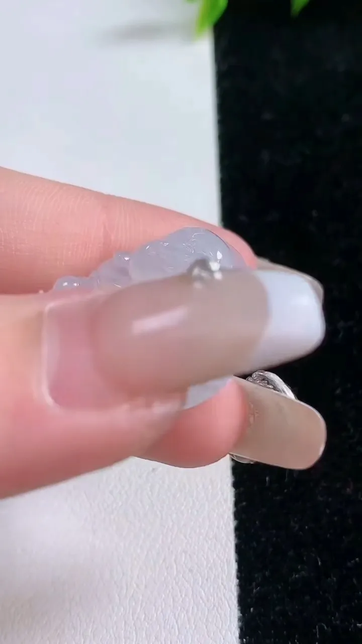 天然A货翡翠佛公吊坠，尺寸25.2-27-5，重量:5.08g
1月29日