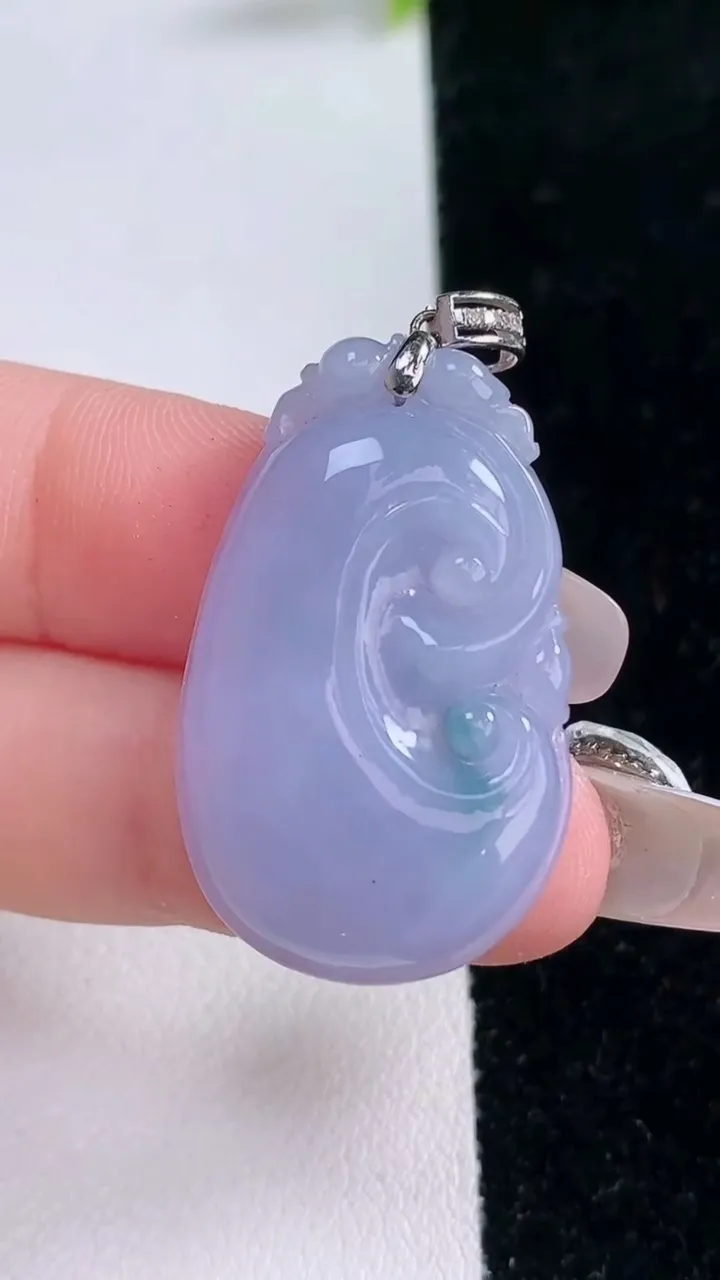 天然A货翡翠18K金紫罗兰如意吊坠，尺寸32.3-19.6-5.2，重量:7.25g
1月29日