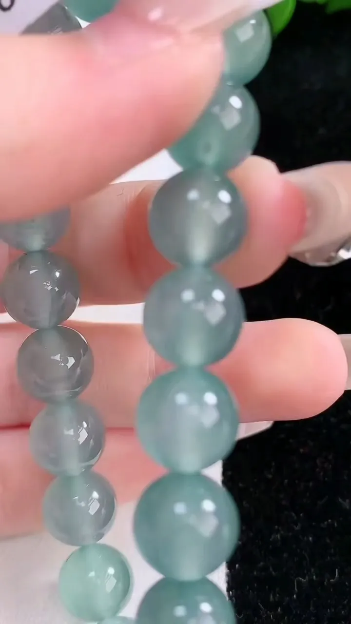 天然A货翡翠圆珠手串，尺寸9.8-20颗，重量:33.22g1月29日
工厂直销收藏佳品,种好水足，色泽均匀，有种有色，上手高大气！