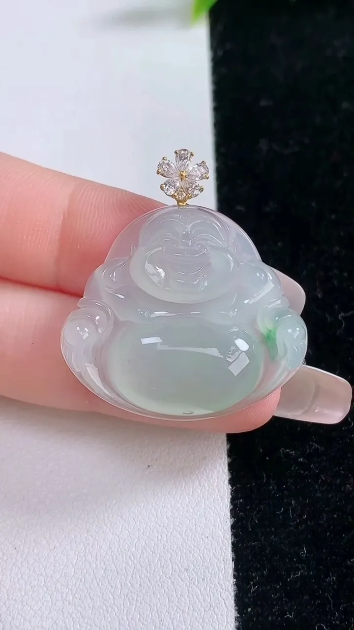 天然A货翡翠佛公吊坠，尺寸27-30.6-5.6，重量:6.96g
1月29日