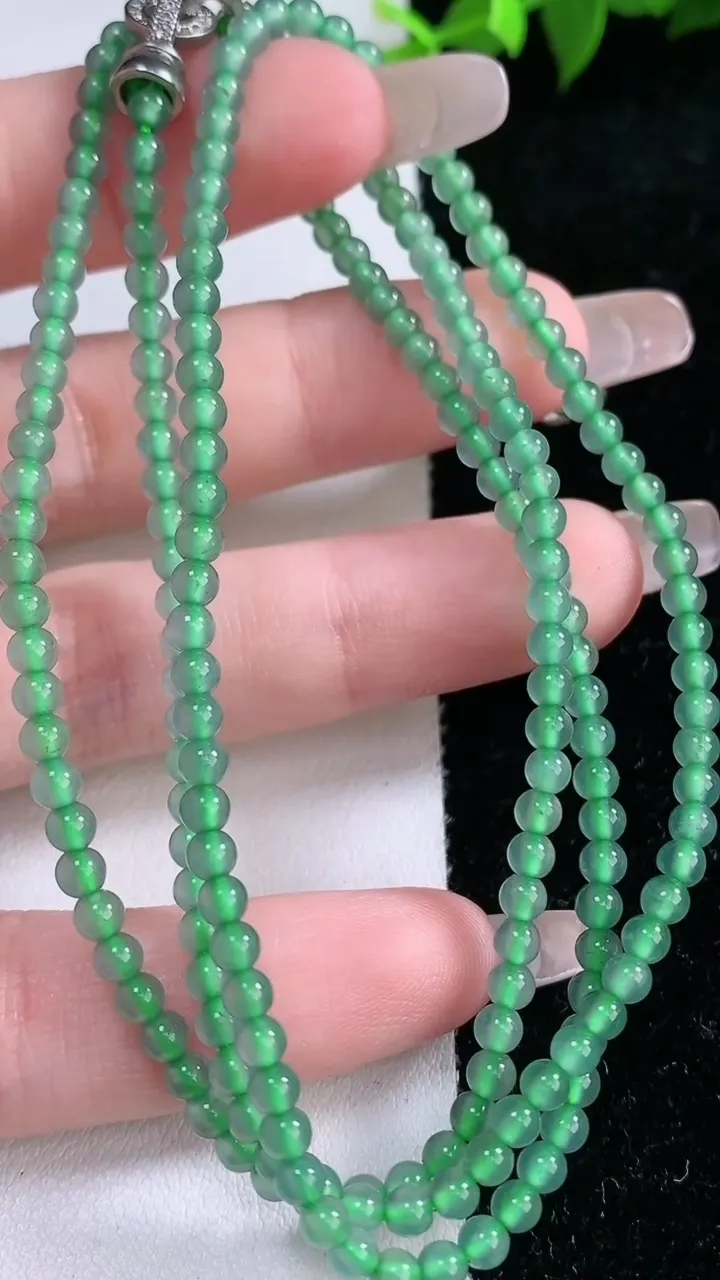 天然A货翡翠小米珠项链，尺寸3.2，重量:12.89g1月29日
工厂直销收藏佳品,种好水足，色泽均匀，有种有色，上手高大气！