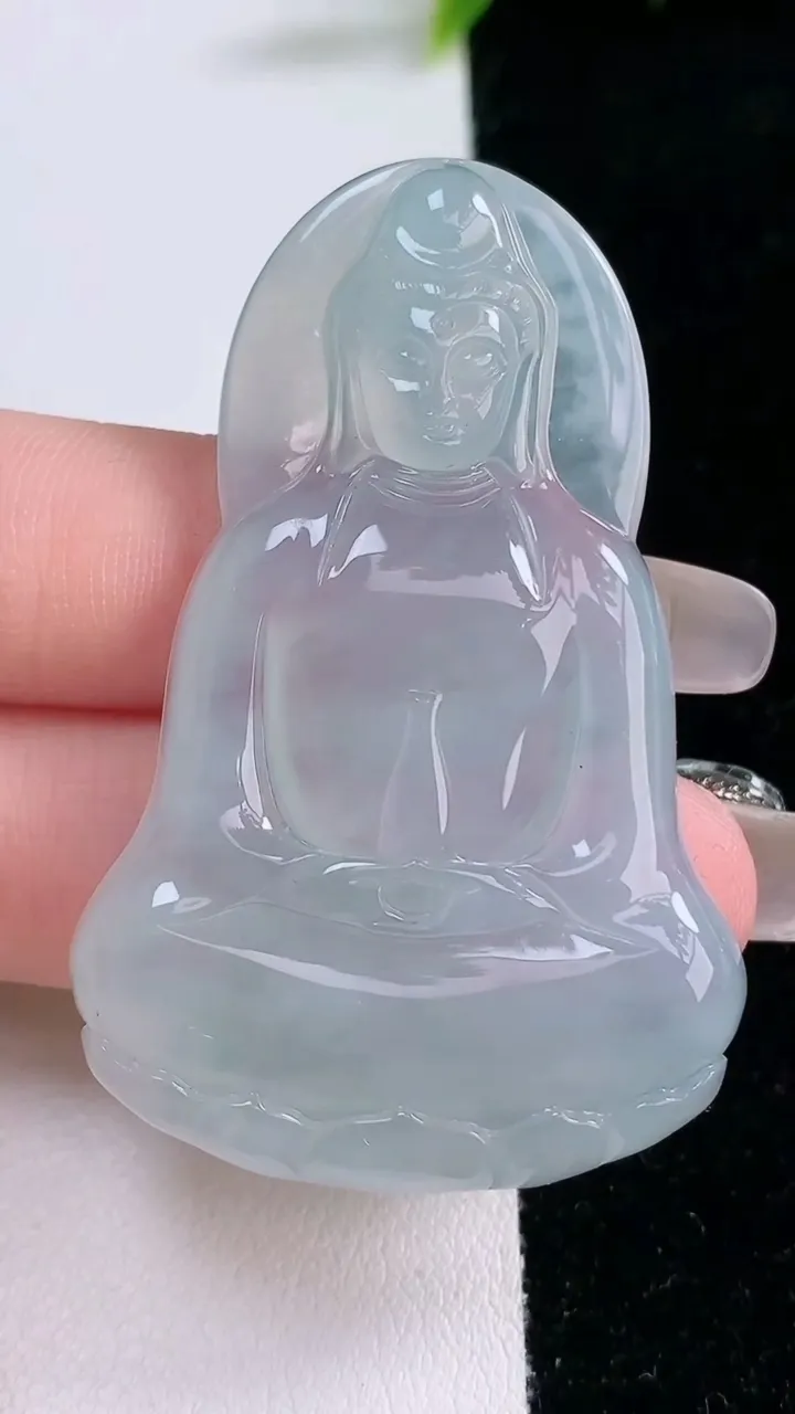 天然A货翡翠观音菩萨吊坠，尺寸53.4-34.6-5.7，重量:18.99g
1月29日