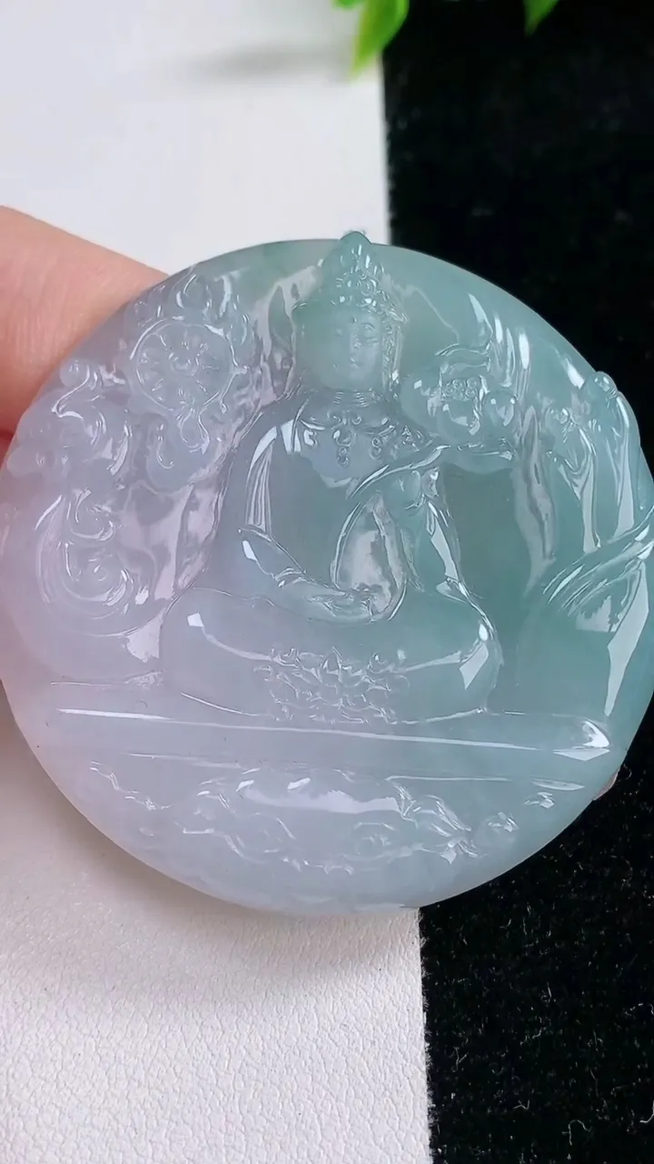 天然A货翡翠大势至菩萨吊坠，尺寸51.3-5.2，重量:30.00g
1月29日