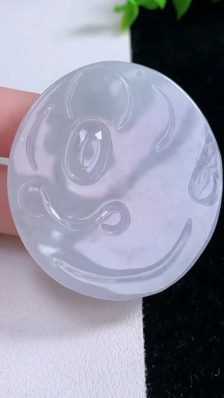 天然A货翡翠紫罗兰大日如来吊坠，尺寸52.8-49-5，重量:28.10g
1月29日