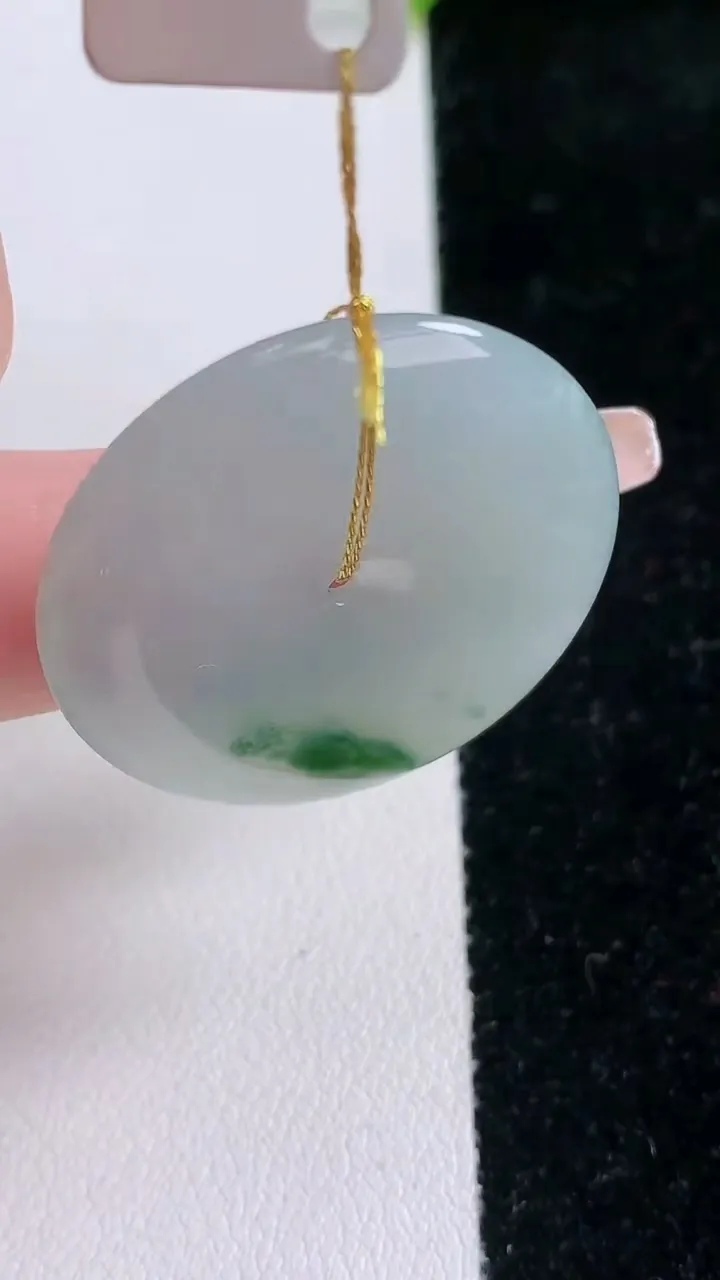 天然A货翡翠飘花平安扣吊坠，尺寸32-4.8，重量:11.92g
1月29日