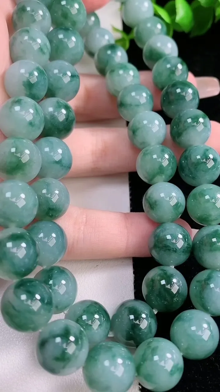 天然A货翡翠飘花圆珠项链，尺寸11.8-49颗，重量:153.27g1月29日
工厂直销收藏佳品,种