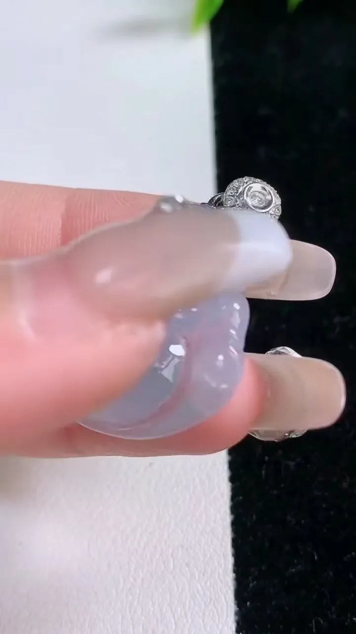 天然A货翡翠18K金紫罗兰佛公吊坠，尺寸27.2-28.8-5.6，重量:7.24g
1月29日