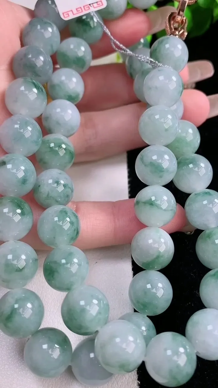 天然A货翡翠飘花圆珠项链，尺寸11.5-45颗，重量:122.19g1月29日
工厂直销收藏佳品,种