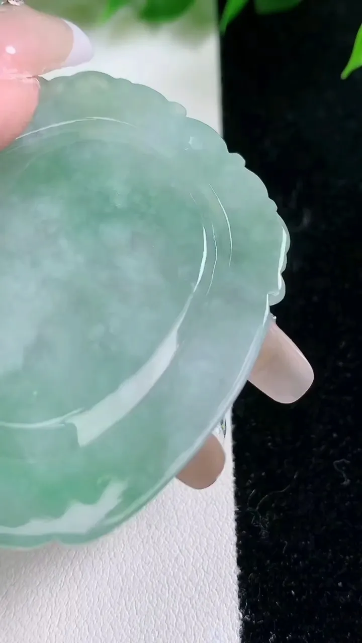 天然A货翡翠凤凰吊坠，尺寸 55.2-45.8-6.5，重:29.48g
1月29日