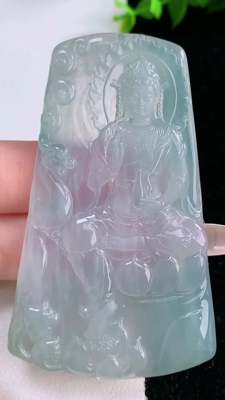 天然A货翡翠观音菩萨吊坠，尺寸72-42.6-5.2，重量:33.36g
1月29日