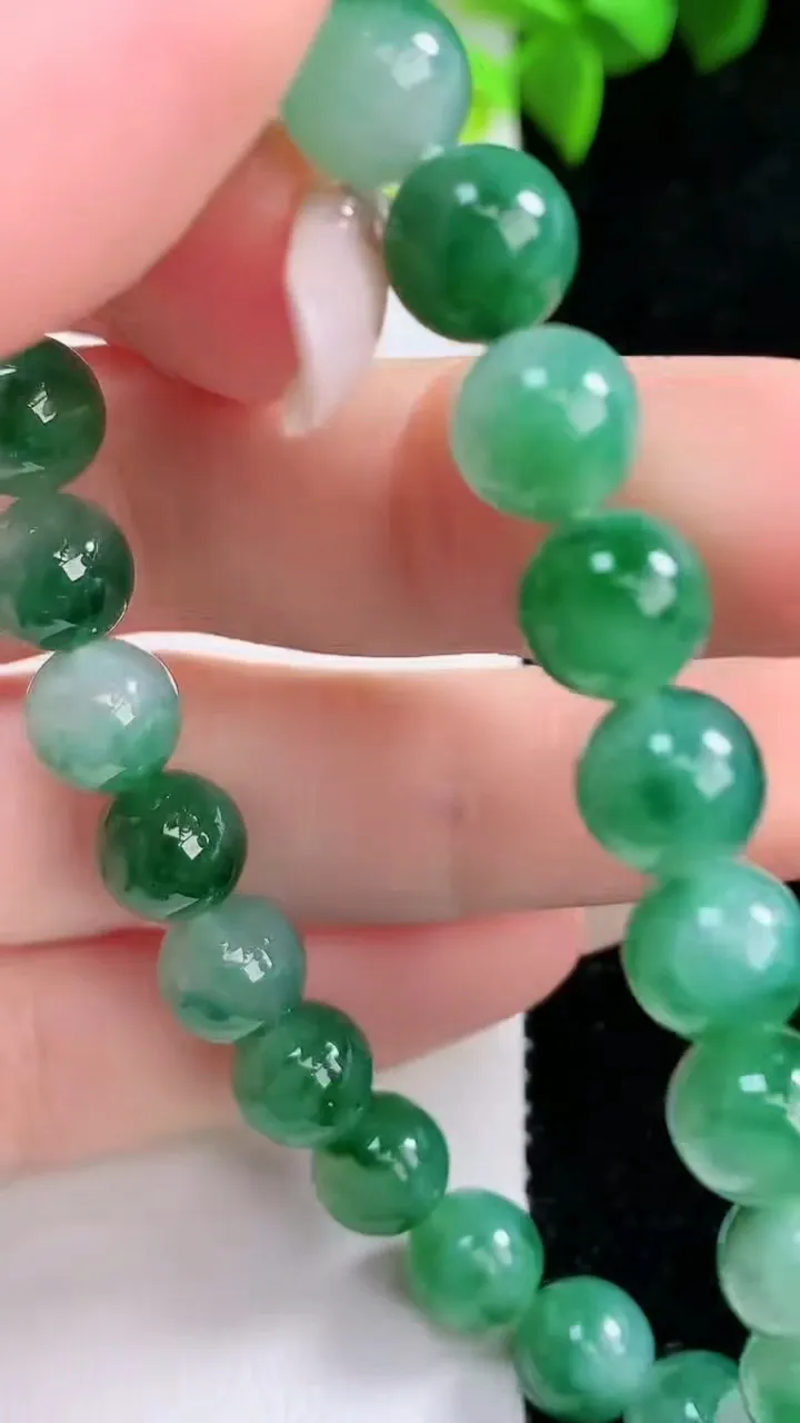 天然A货翡翠圆珠手串，尺寸8-23颗，重量:21.32g1月29日
工厂直销收藏佳品,种好水足，色泽均匀，有种有色，上手高大气！