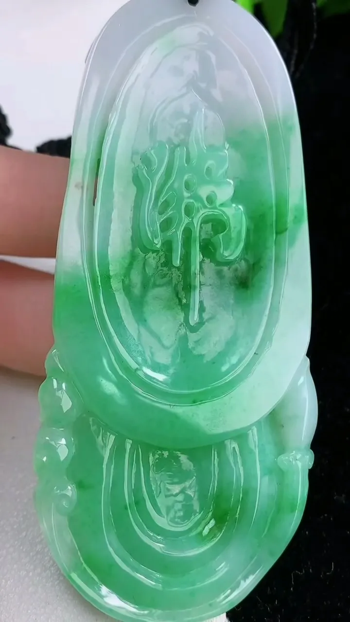 天然A货翡翠文殊菩萨吊坠，尺寸87.6-36.4-15，重量:84.80g
1月29日