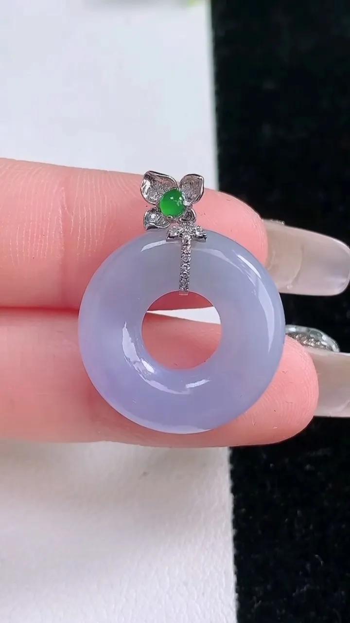 天然A货翡翠18K金紫罗兰平安环吊坠，尺寸21.3-5.6，重量:5.43g
1月29日