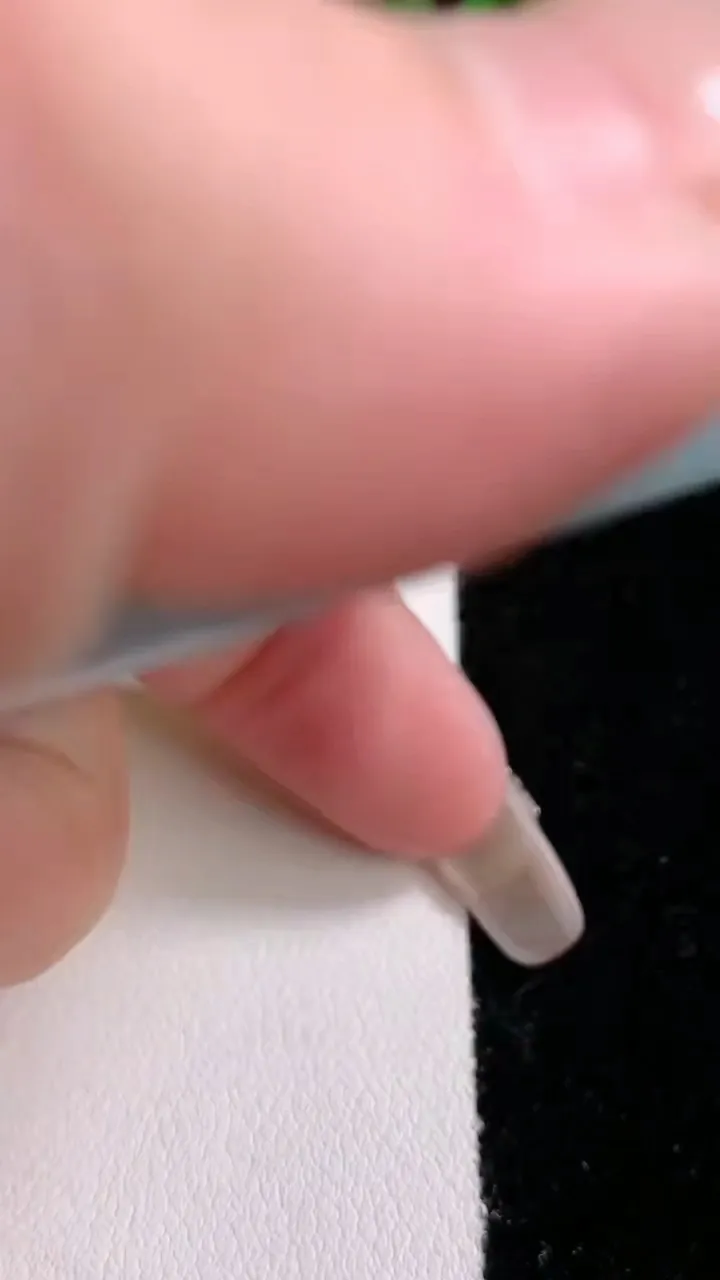 天然A货翡翠飘花和和美美 荷叶鱼吊坠，尺寸53.6-12.1，重:73.32g
1月29日