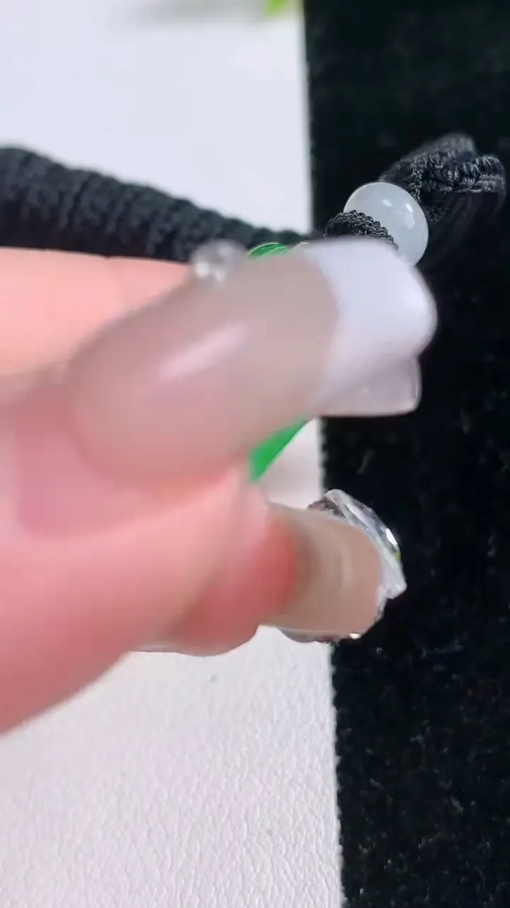 天然A货翡翠山水牌吊坠，尺寸45-30.6-4.4，重量:17.23g
1月29日