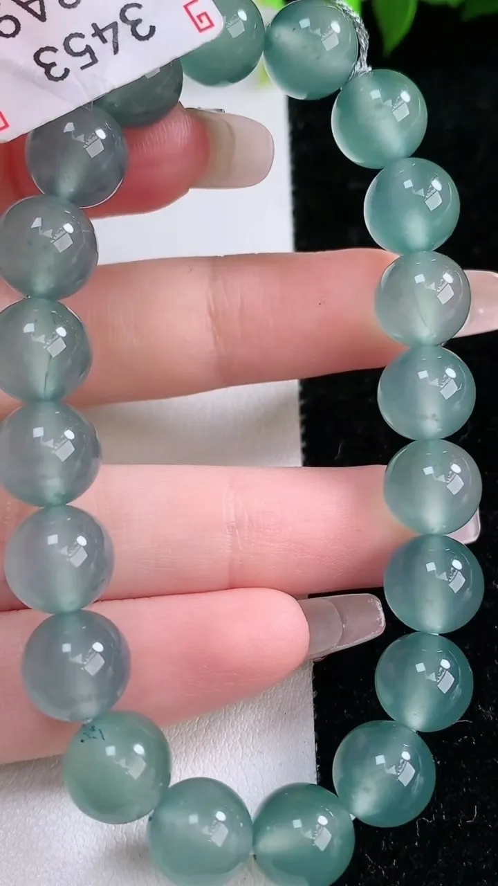 天然A货翡翠圆珠手串，尺寸9.8-20颗，重量:33.22g1月29日
工厂直销收藏佳品,种好水足，色泽均匀，有种有色，上手高大气！