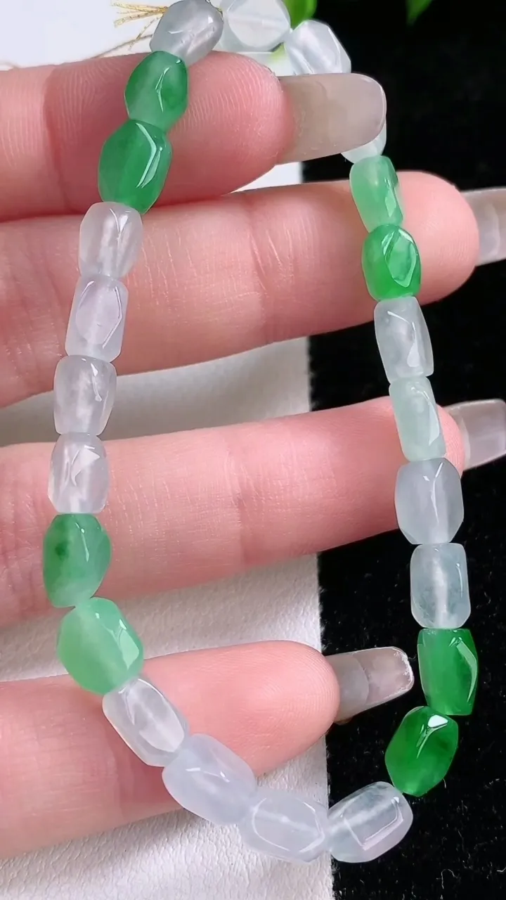 天然A货翡翠原石手串，尺寸7.4-5.8-3.4-23颗，重量:9.14g1月29日
工厂直销收藏佳