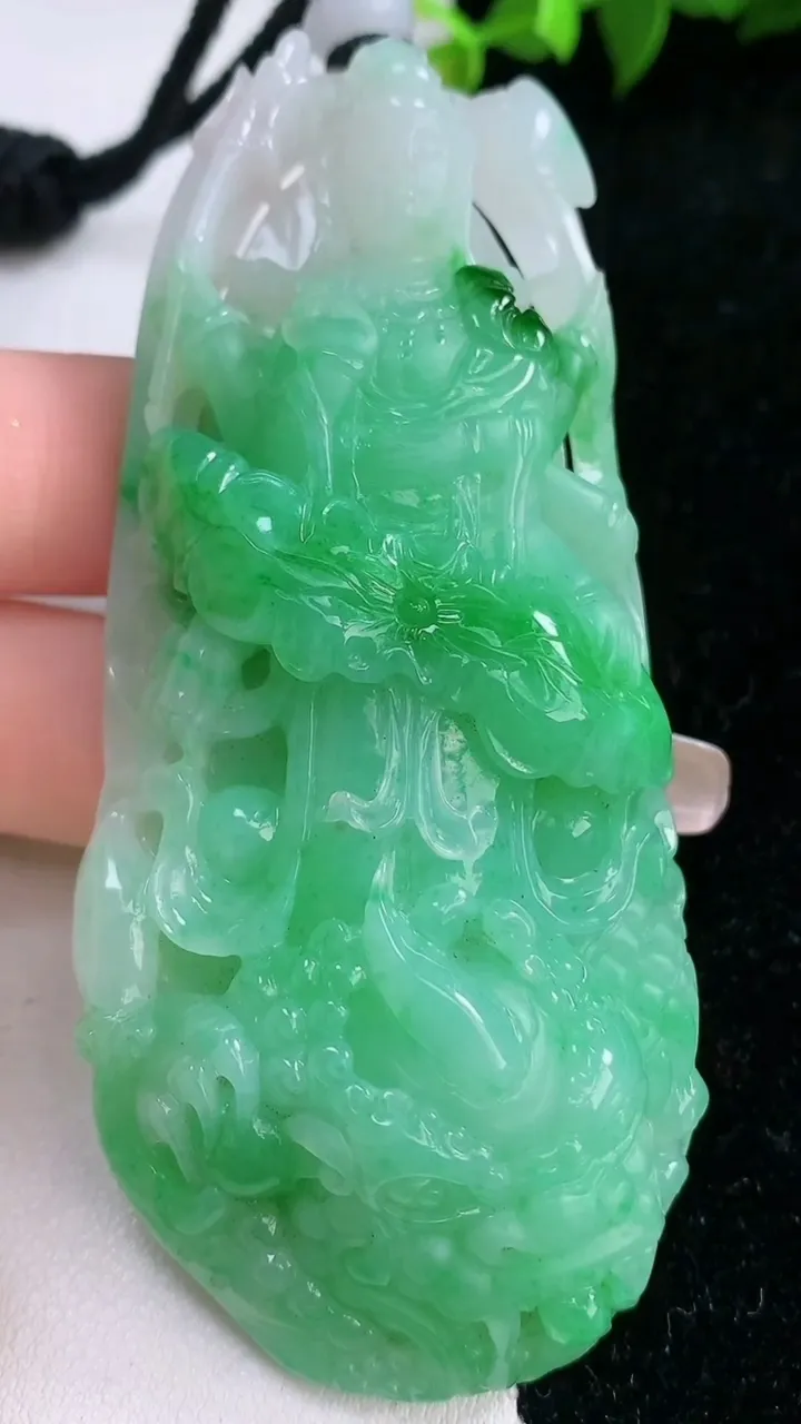 天然A货翡翠文殊菩萨吊坠，尺寸87.6-36.4-15，重量:84.80g
1月29日