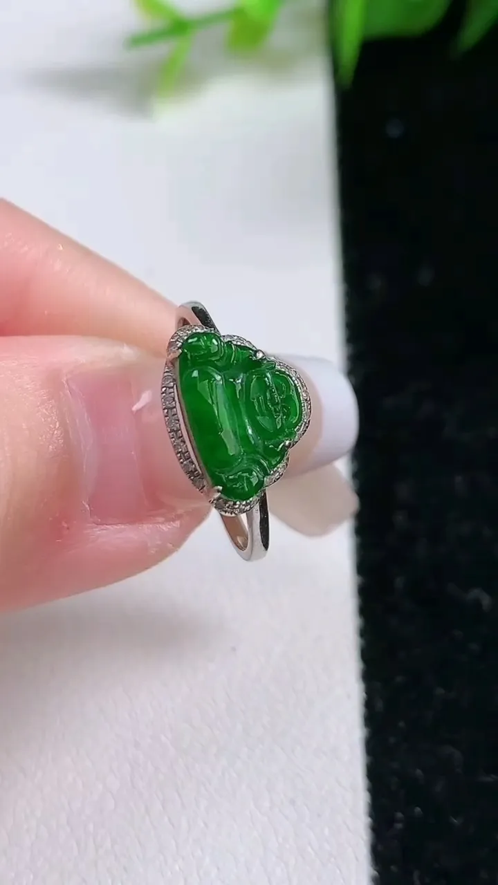 天然A货翡翠佛公戒指，尺寸17-9.2-12.2-4.6，重:1.55g2026年1月29日
工厂直