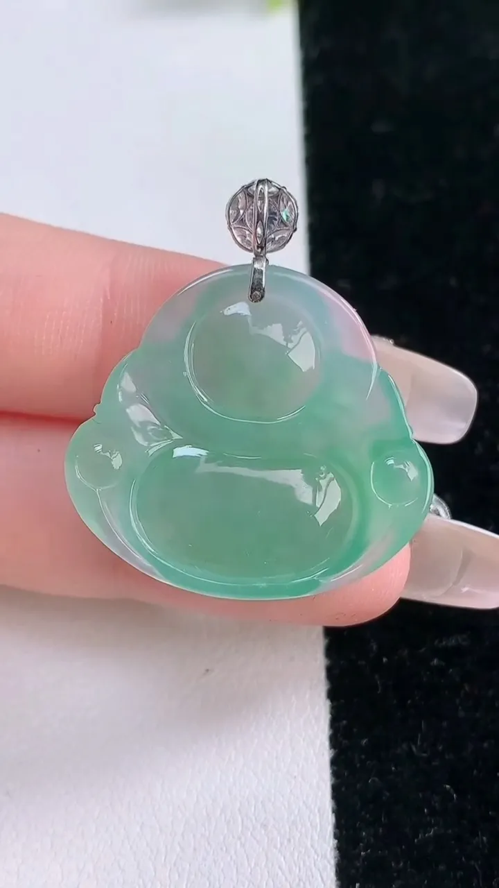 天然A货翡翠佛公吊坠，尺寸26-38.4-5.4，重量:6.40g
1月29日