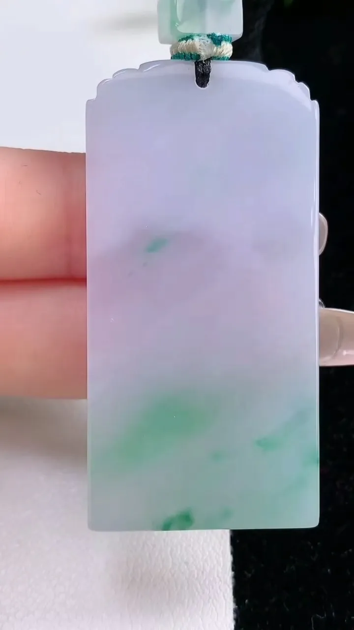 天然A货翡翠仿古无事牌吊坠，尺寸53-26.4-5，重量:27.02g
1月29日