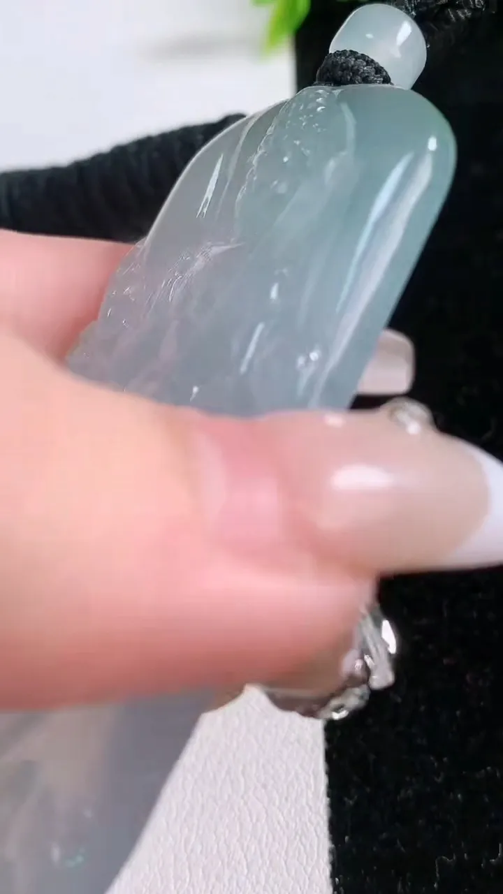 天然A货翡翠文殊菩萨吊坠，尺寸65.7-35.3-5.7，重量:38.58g
1月29日