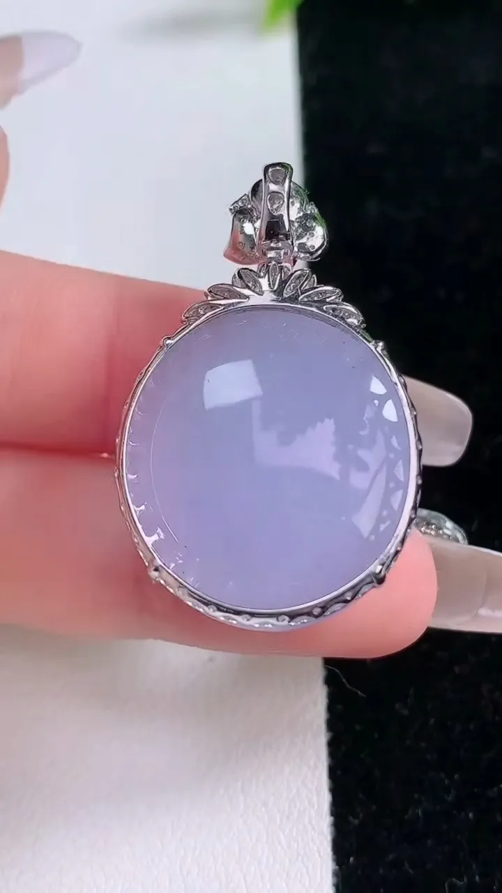 天然A货翡翠18K金紫罗兰蛋面吊坠，尺寸35.7-24.6-22.7-11.7，重量:13.78g
1月29日