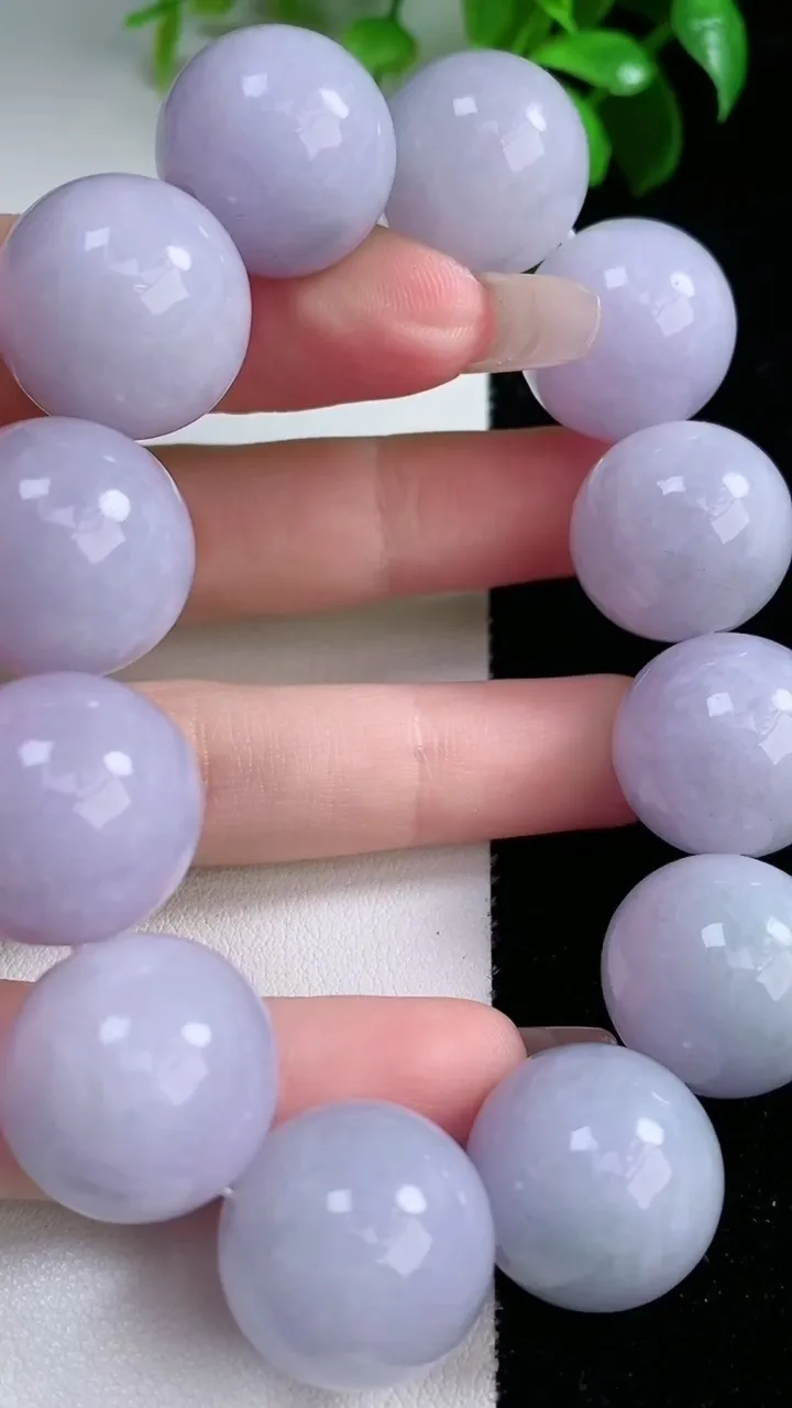 天然A货翡翠紫罗兰圆珠手串，尺寸18.2-12颗，重量:118.65g1月29日
工厂直销收藏佳品,