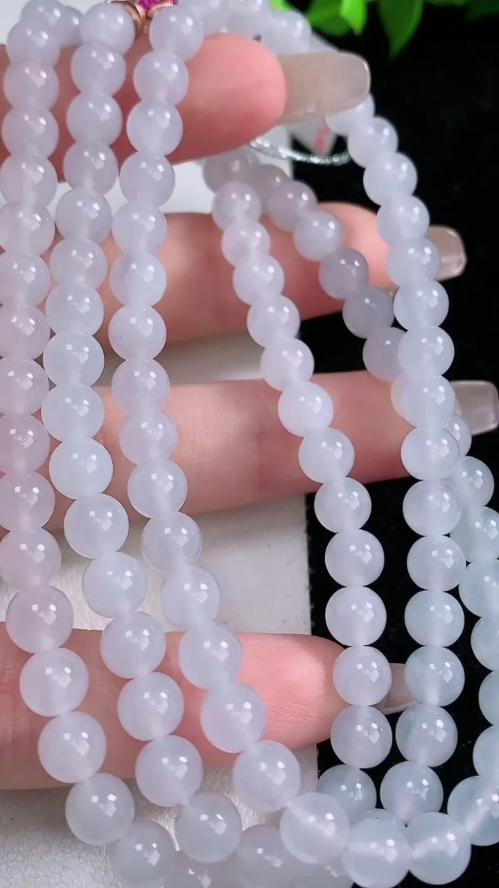 天然A货翡翠圆珠项链，尺寸5.9-112颗，重量:42.06g
1月29日